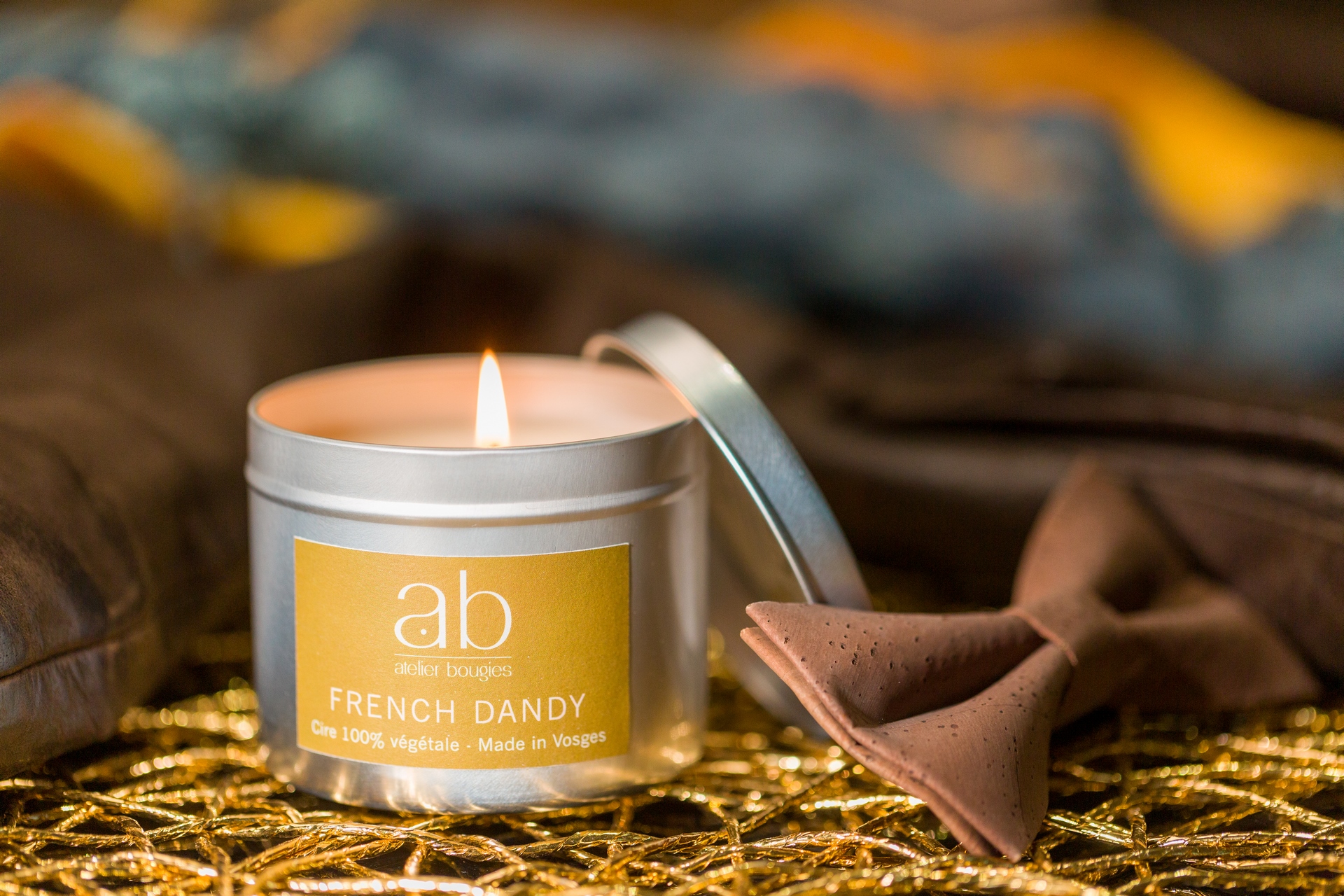 Bougie cire végétale parfum French Dandy dans son contenant métallique avec couvercle