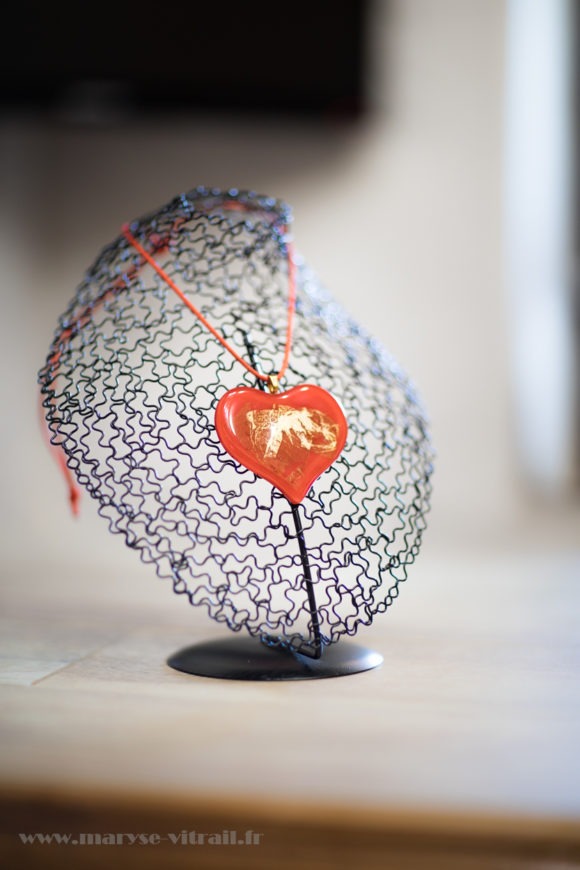 Bijoux avec incrustation de feuilles d’or