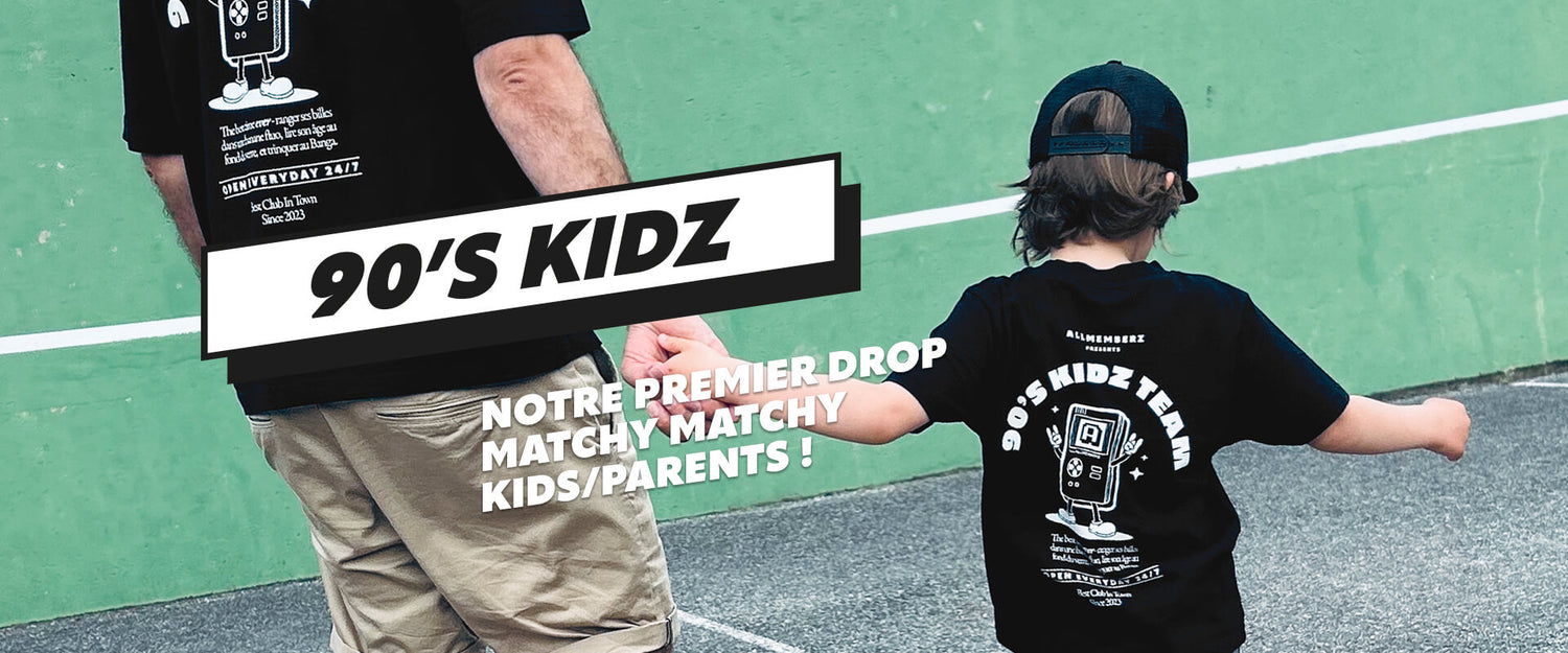 un père et son fils portant des t-shirts oversize assortis noirs et blancs, style streetwear