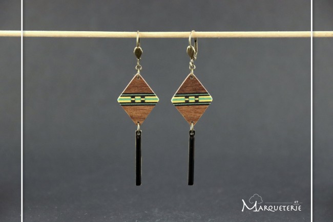 Boucles d'oreille losange et breloque noir
