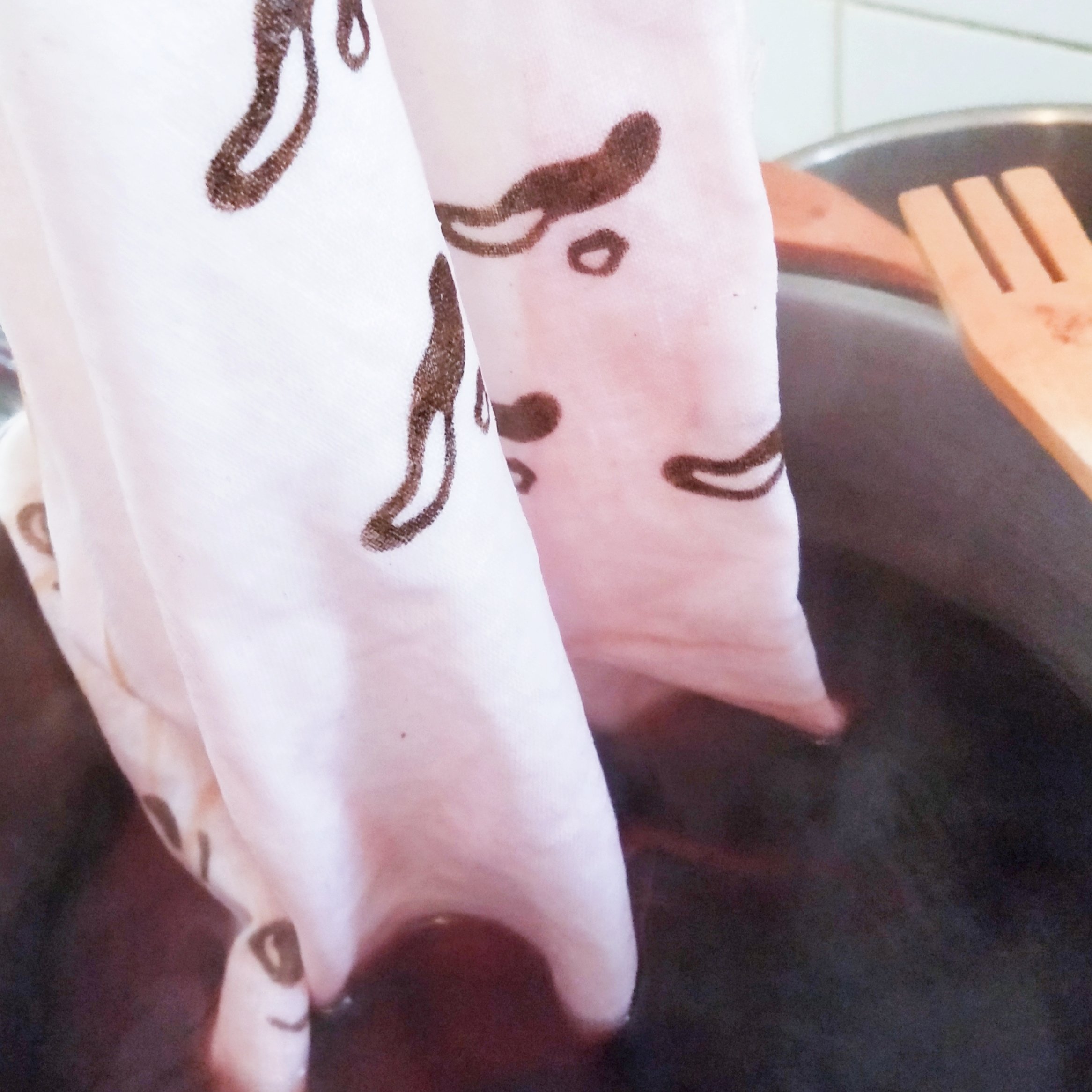 Bain de teinture avec textile sérigraphié aux encres de mordant
