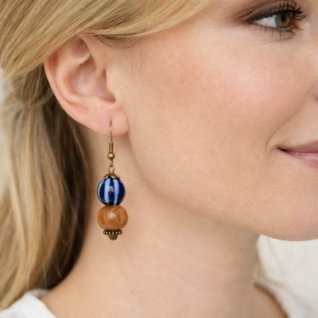 Boucles d’Oreilles Perles Olivier & Porcelaine Bleue – Fabrication Artisanale Française