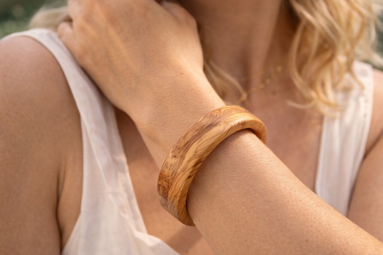 Bracelets en bois artisanaux – L’authenticité au poignet
