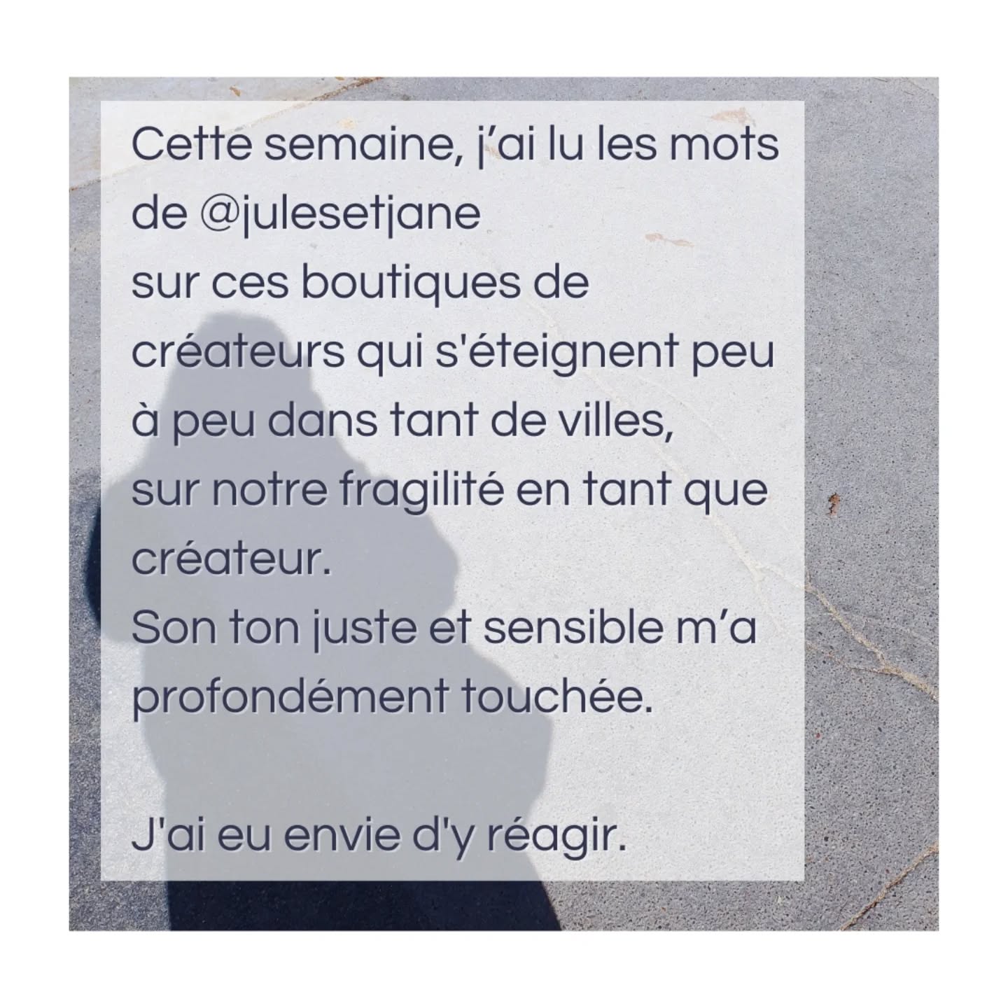 Ce carrousel est né après avoir lu les mots de @julesetjane , si justes, sur entre autre, la fragilité des boutiques de créateurs. J’ai eu envie de réagir, d’y mêler ma propre expérience de cet été à Paris.

Dans un monde de surconsommation et de jetable,