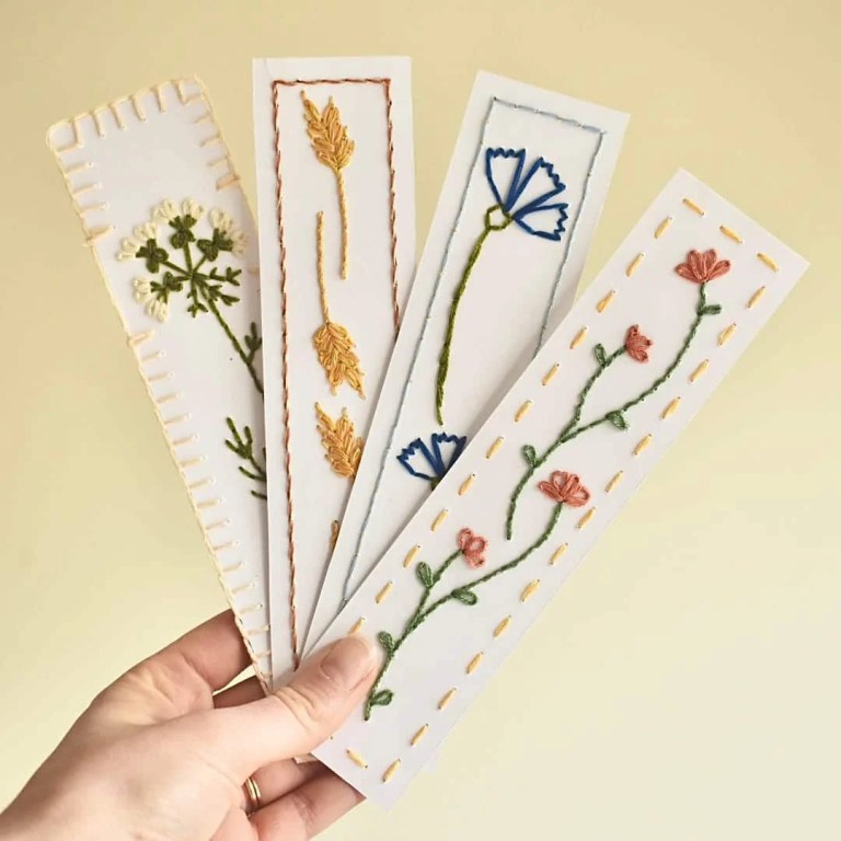 Broderie papier marque page fleuri printemps par pistil et pastel