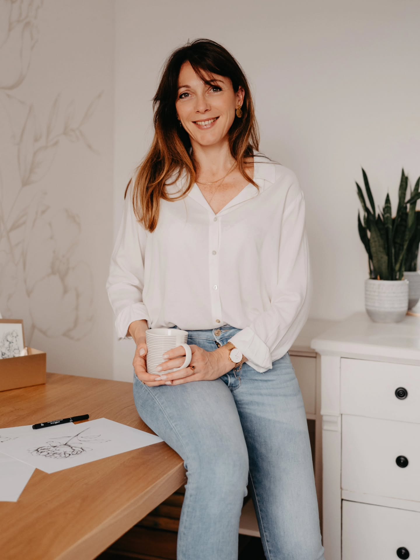 Hello, moi c'est Lucie alias luluaucrayon 

La plupart du temps, que ce soit pro ou perso, on m'appelle Lulu.
Et ça me va très bien.

Une petite présentation de temps en temps ne fait pas de mal... On aime savoir qui se cache derrière les posts, avouez qu