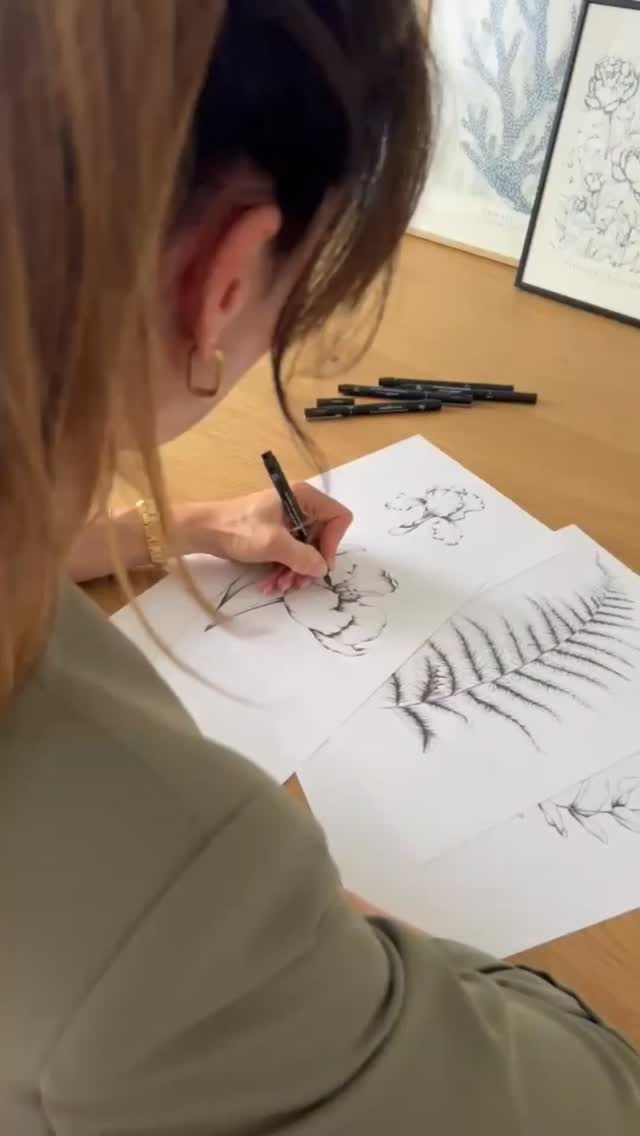 Tu as de la chance, tu vis de ta passion, tu dessines tous les jours... mais ce n'est pas un vrai boulot.

C'est une phrase que j'ai souvent entendu. Pourtant, etre illustratrice indépendante, c'est bien plus riche et bien plus complexe que ce que l'on 