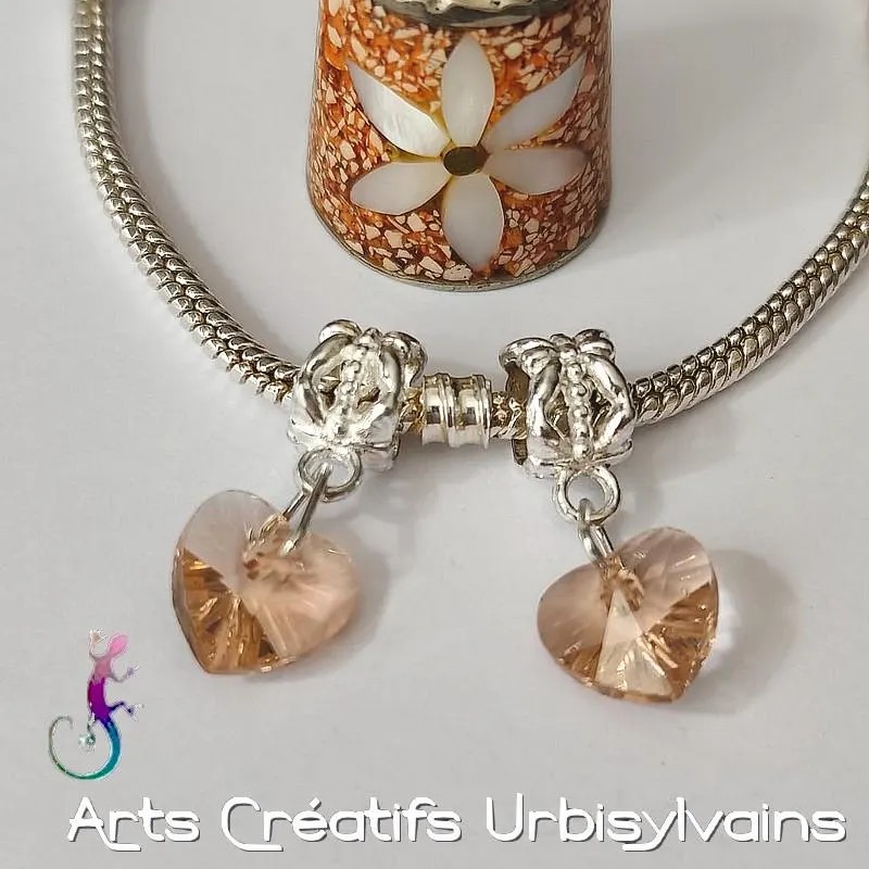 Lot de 2 bélières en métal argenté ciselée et coeur en cristal rose saumon pour bracelet ou collier européen
