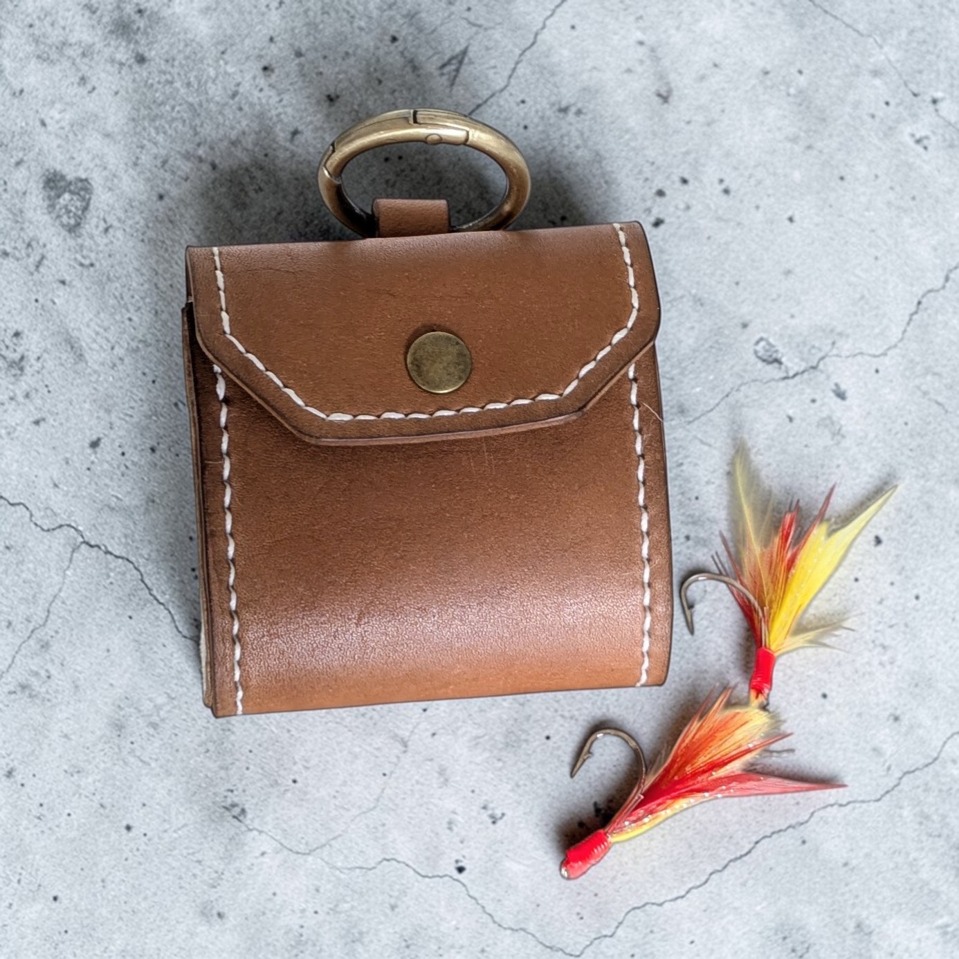 Etui en cuir pour pêcheur à la mouche