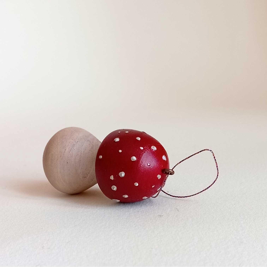 Suspension en bois en forme de champignon