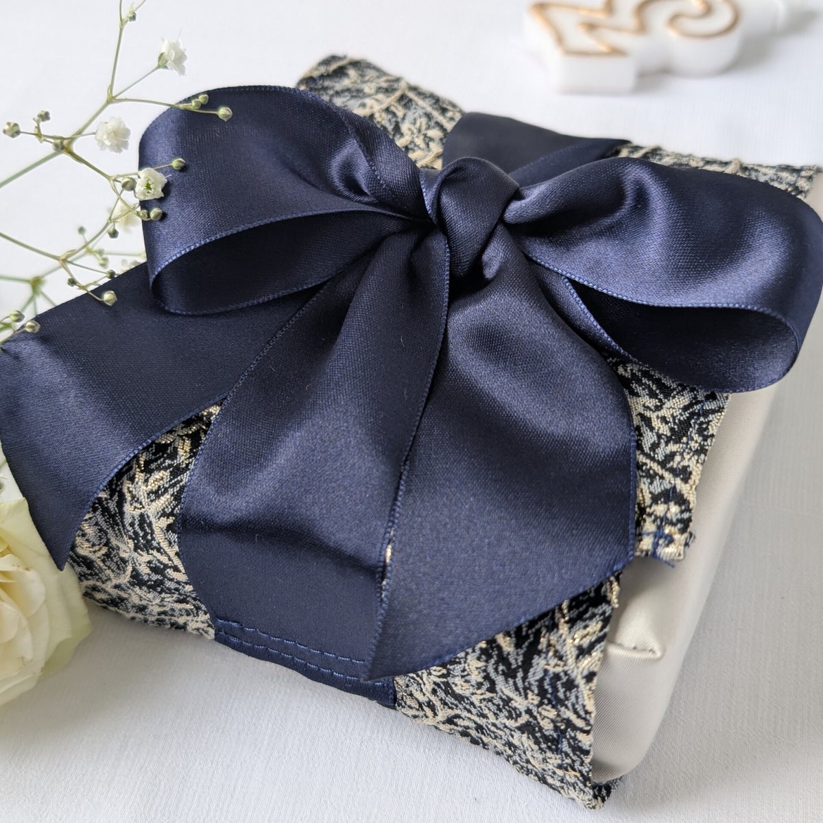 Emballage cadeau réutilisable en tissu Alliance avec boîte fournie et ruban cousu