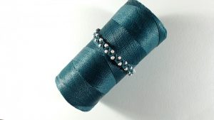 DIY Bracelet chic et élégant en micro-macramé et perles (niveau débutant)