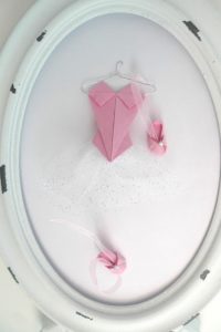 Cadre en origami  » Ma p’tite robe de danseuse »