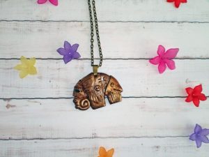 Collier bronze avec pendentifs éléphant bronze en fimo