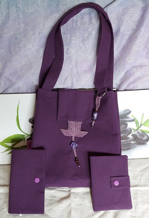 Ensemble « Pitaya » Mauve, une petite touche d’élégance originale avec ce sac et ces accessoires.